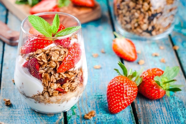 Oatmeal-Yogurt-with-fruit