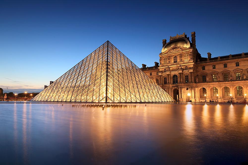 louvre museum at night