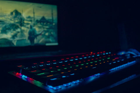 PC de jeu avec clavier RVB