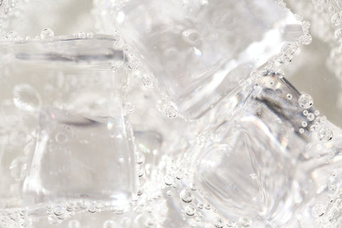 кубики ледяной воды