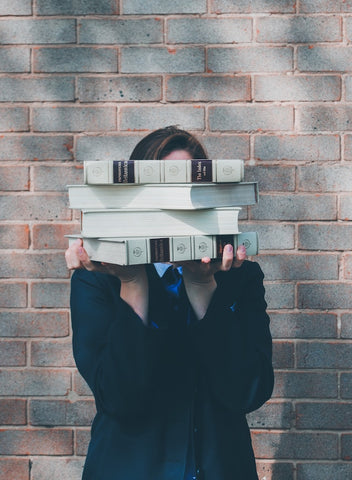 estudiante con libros