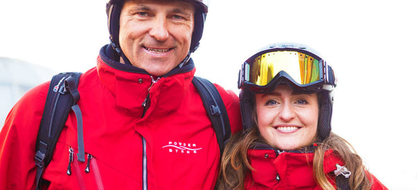 moniteurs de ski travaillant dans la station de ski