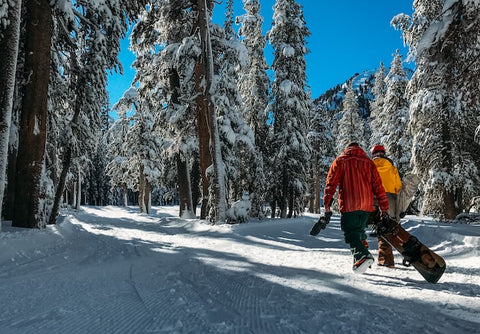 uomini snowboarder