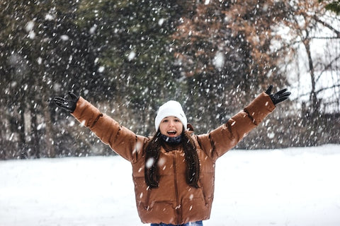 ragazza in giacca invernale