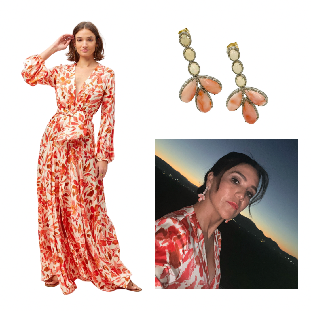 Imagen de vestido rojo y coral con aretes a juego.