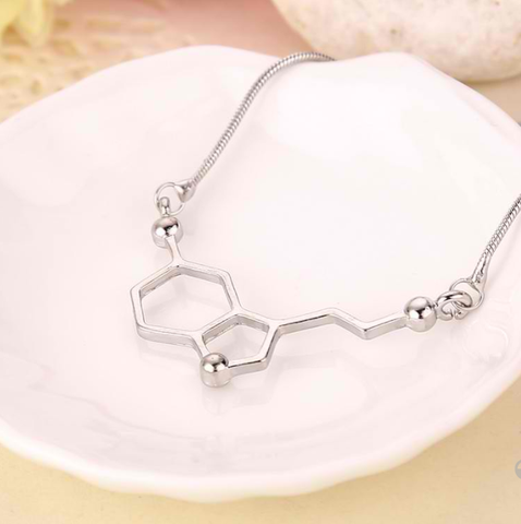 serotonínový chemický náhrdelník