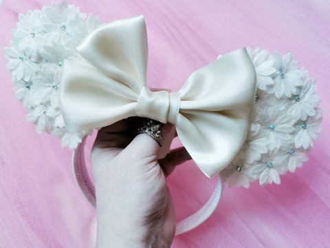 add a bow to your minnie ears DIY tutorial lubyandlola ears