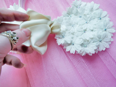 finish your no sew bow DIY luby and lola disney bride to be