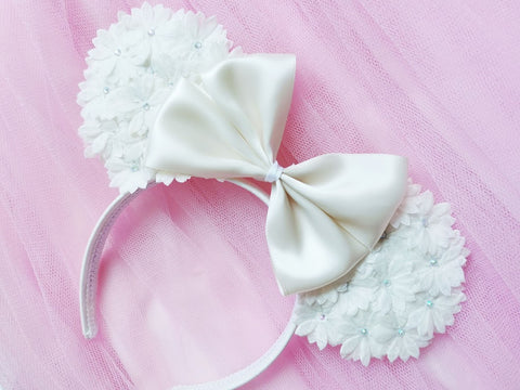 add a bow to your bridal minnie ears DIY lubyandlola ears