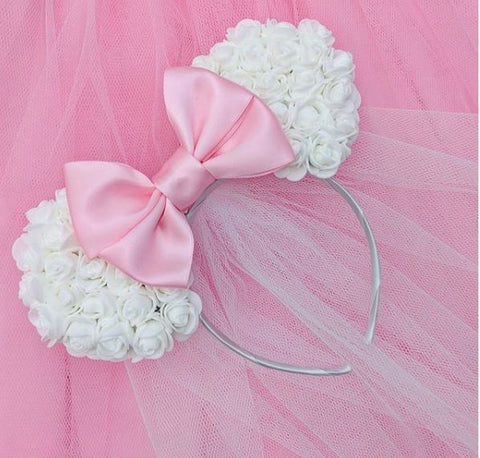 white-floral-minnie-mouse-ears-bride-to-be-disney-hen-veils