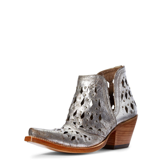 ariat studded cowgirl boots