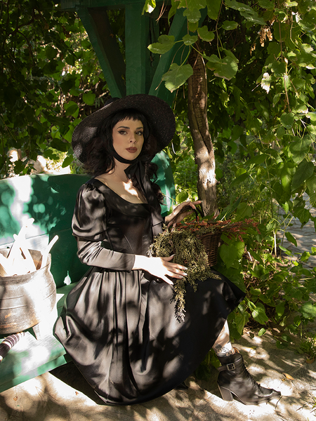 Cottage Witch in Japanese | Gothic Dresses – La Femme En Noir