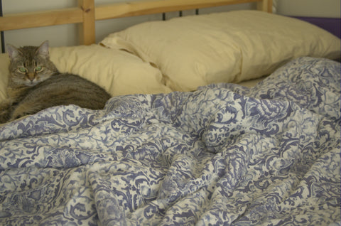 How To Keep Comforter From Sliding Off The Bed – Organic Textiles