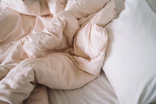 Ways to whiten a yellowed-toned comforter