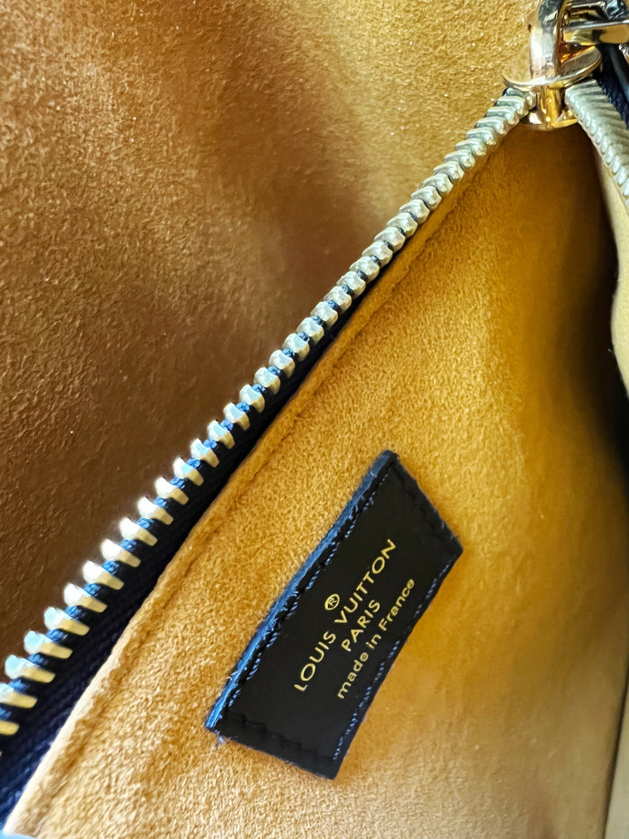 Louis Vuitton Neo Noe Bucket Bag Shoulder Tote Monogram Giant Jungle  B–Gaby's Bags