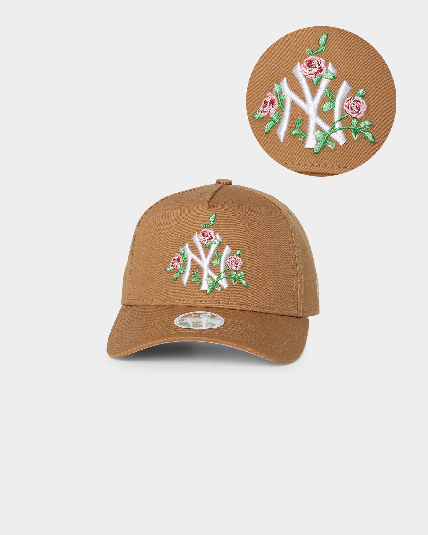 New Era Women’s New York Yankees Rose Embroidery Q122 9FORTY A-Frame Strapback Wheat