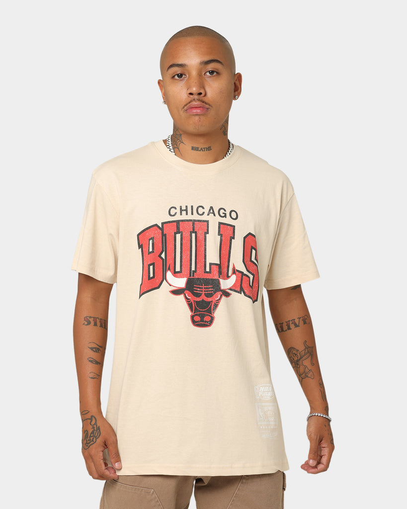 Mitchell & Ness Chicago Bulls Vintage Arch T-Shirt Sand Dollar Beige ...