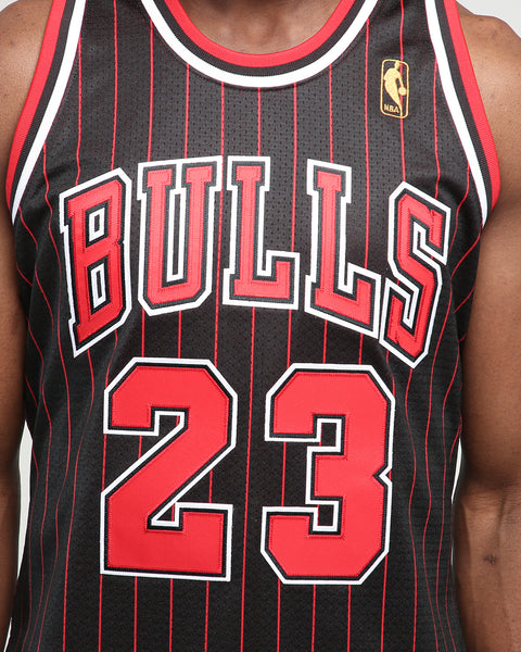 Mitchell & Ness Chicago Bulls Michael Jordan #23 '96-97 Authentic NBA ...