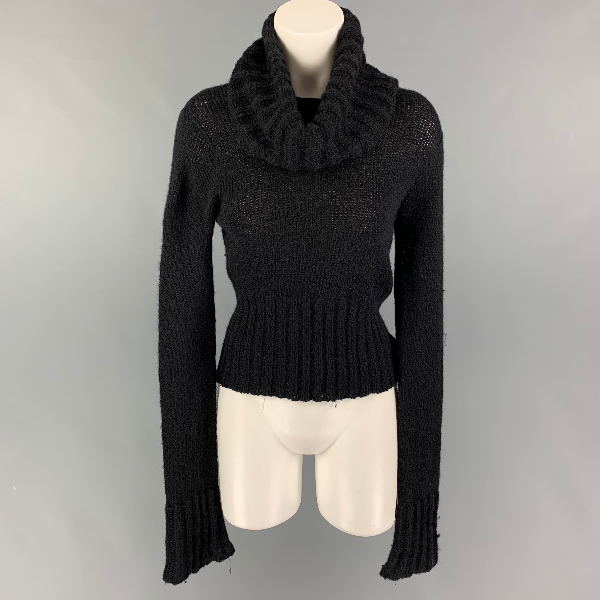 LOUIS VUITTON Size M Navy Grey Knitted Crew-Neck Sweater – Sui Generis  Designer Consignment