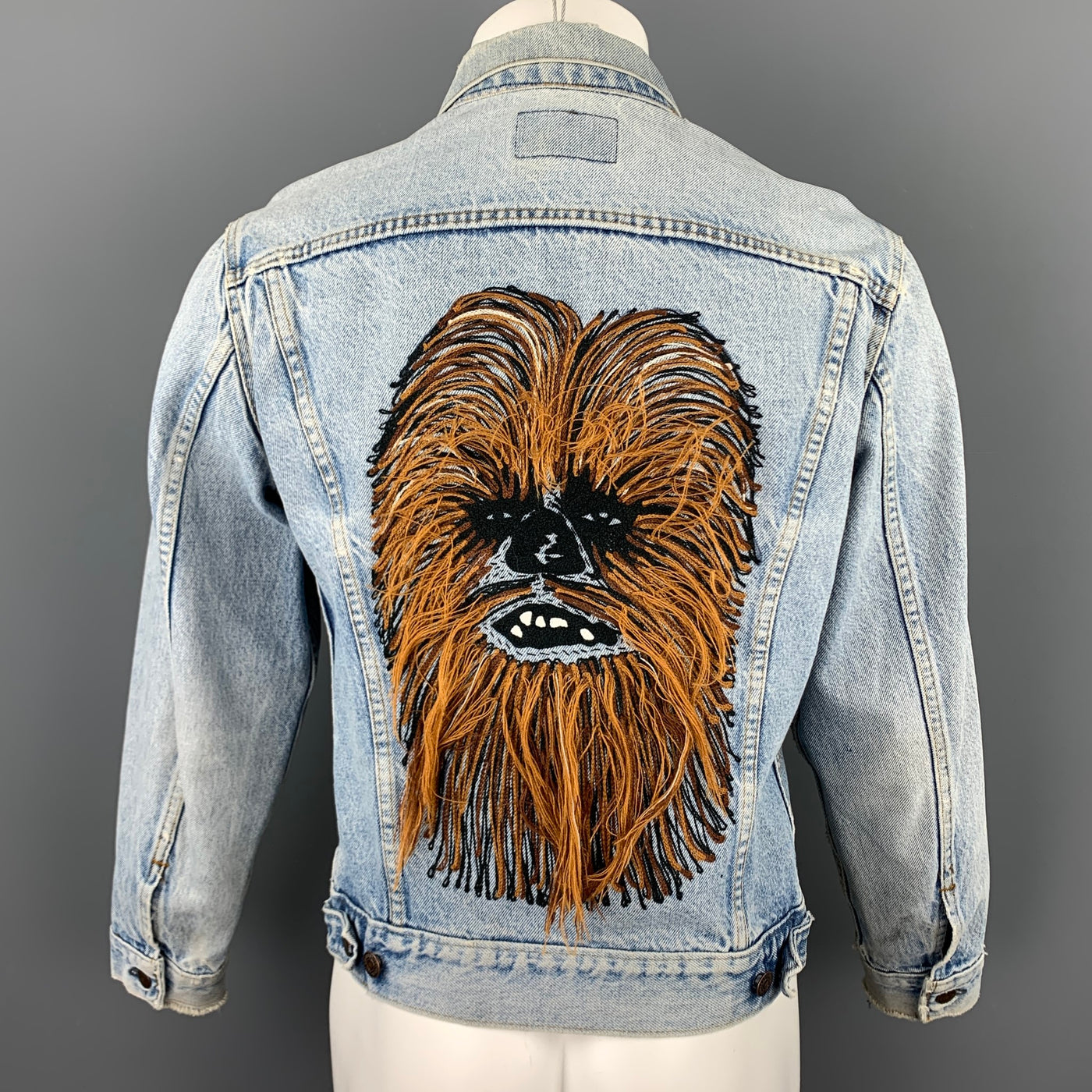 LEVI'S Star Wars Limited Edition Size 38 Blue Chewbacca Embroidery Den –  Sui Generis Designer Consignment