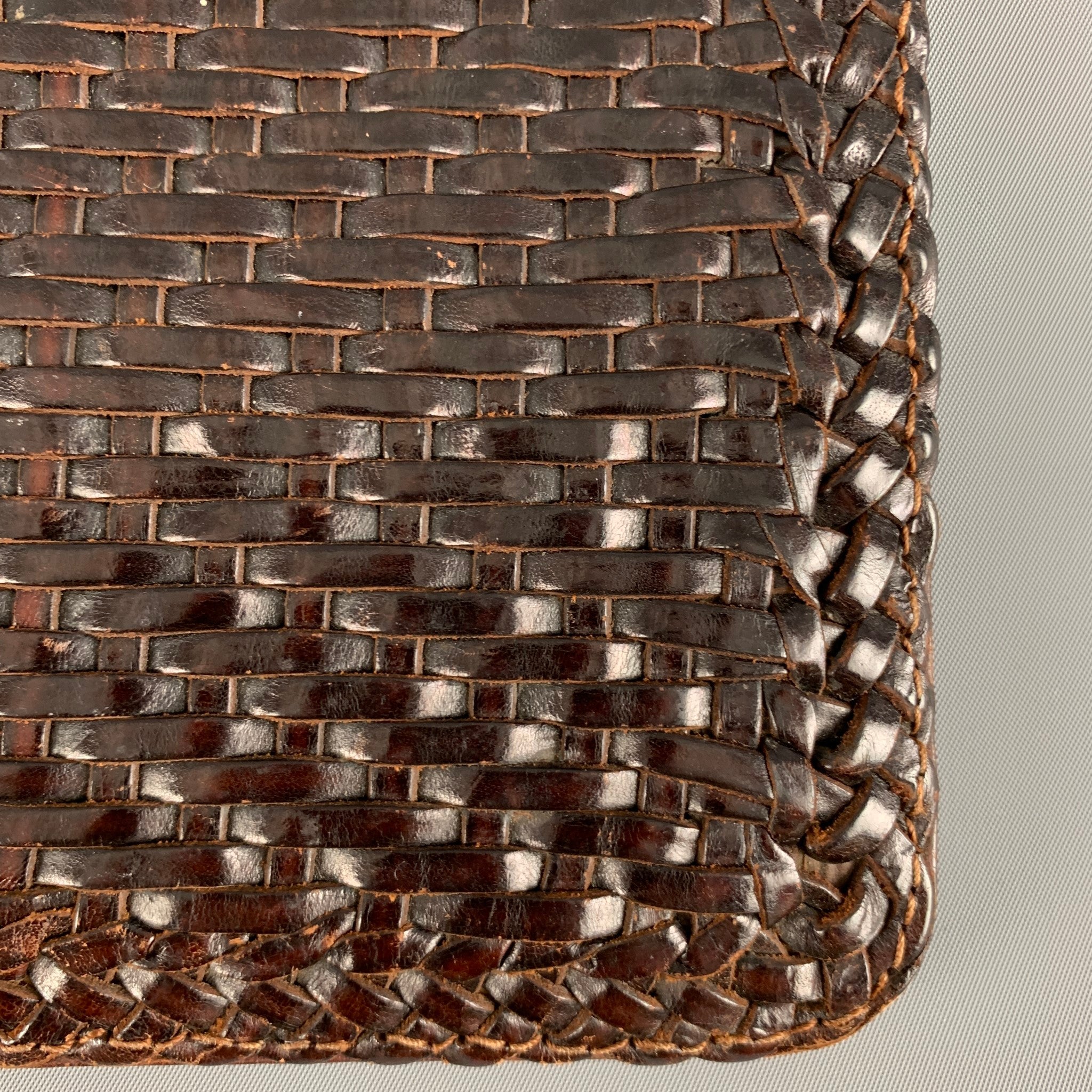 LOUIS VUITTON Vernis Sunset Blvd Beige Embossed Patent Leather Clutch – Sui  Generis Designer Consignment