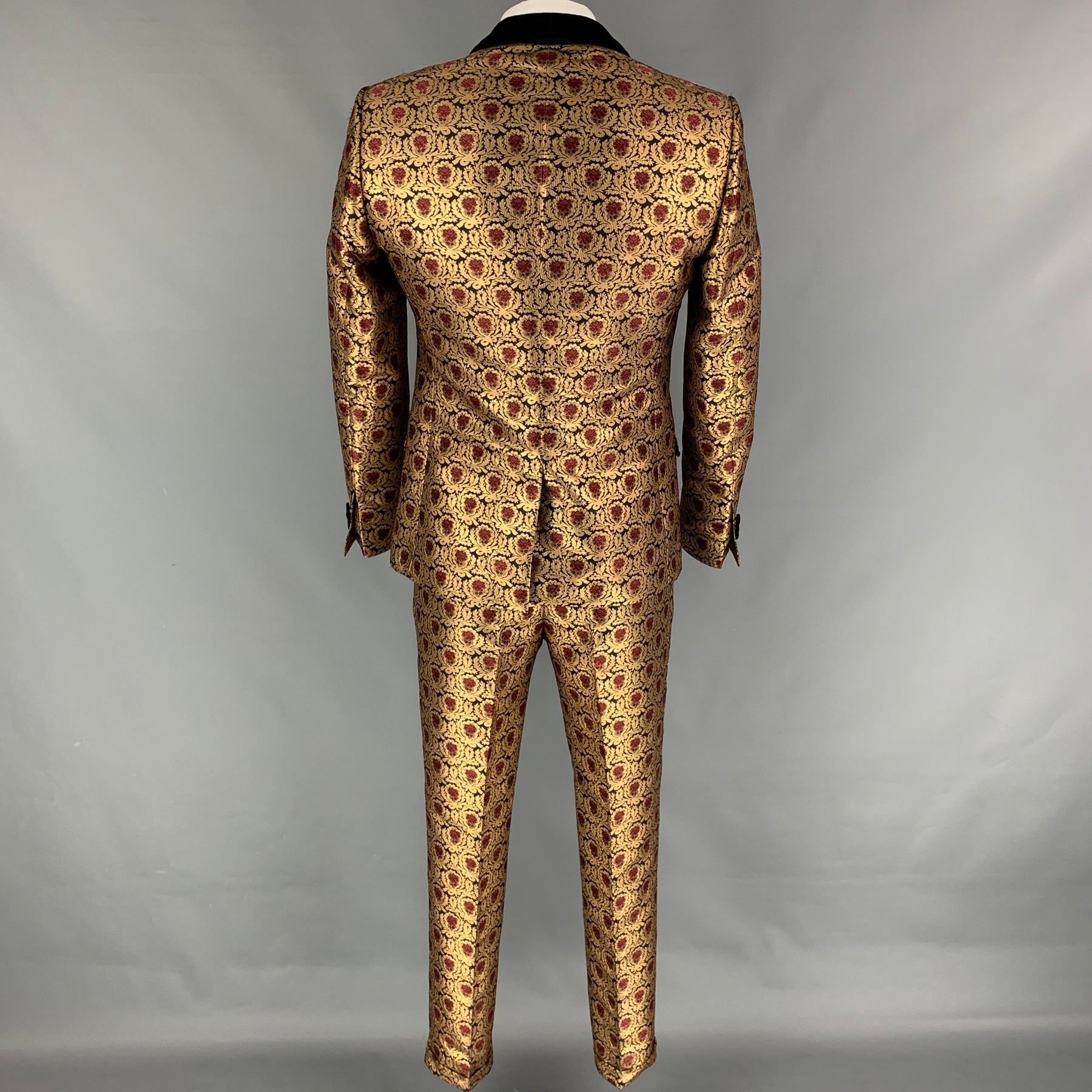 DOLCE & GABBANA Size 42 Gold Black Burgundy Jacquard Polyester / Cotton  Notch Lapel Suit – Sui Generis Designer Consignment