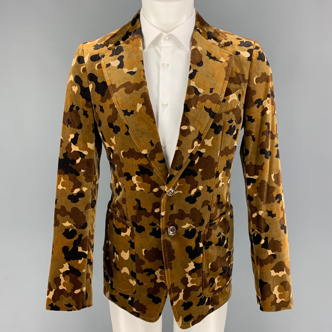 TOM FORD Size 38 Regular Brown Tan Camouflage Cotton Velvet Sport Coat –  Sui Generis Designer Consignment