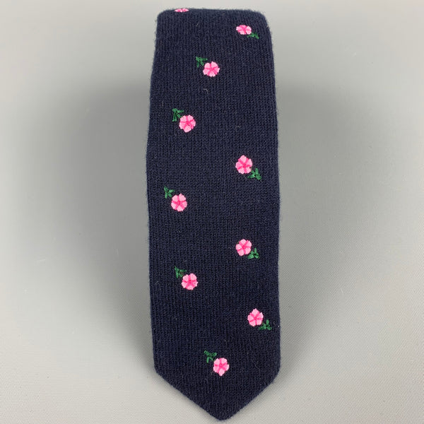 Demokratisk parti Skabelse Demontere GUCCI Navy Embroidered Floral Knit Narrow Tie | Sui Generis Designer  Consignment