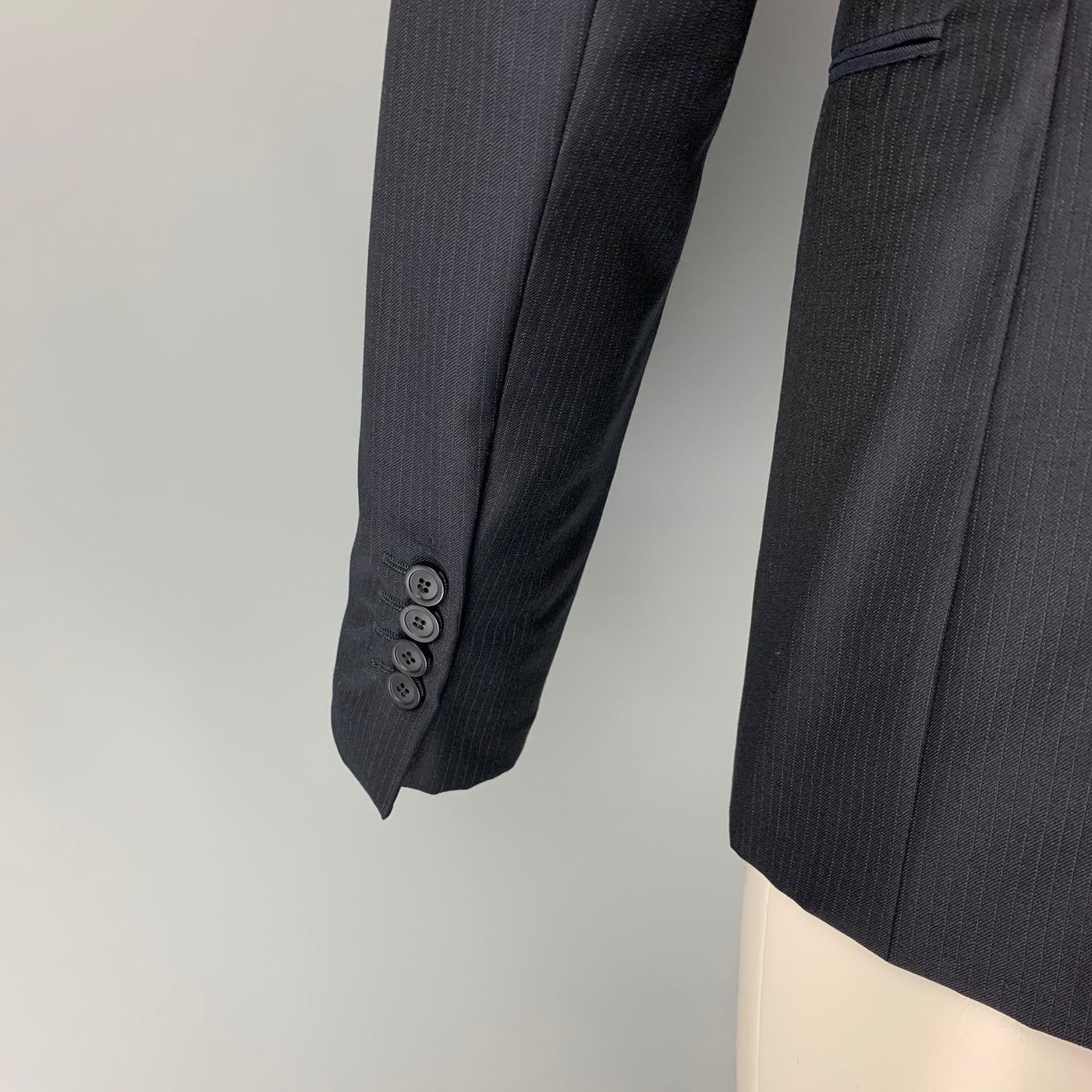 EMPORIO ARMANI Josh Line Size 42 Navy Textured Virgin Wool Sport Coat – Sui  Generis Designer Consignment