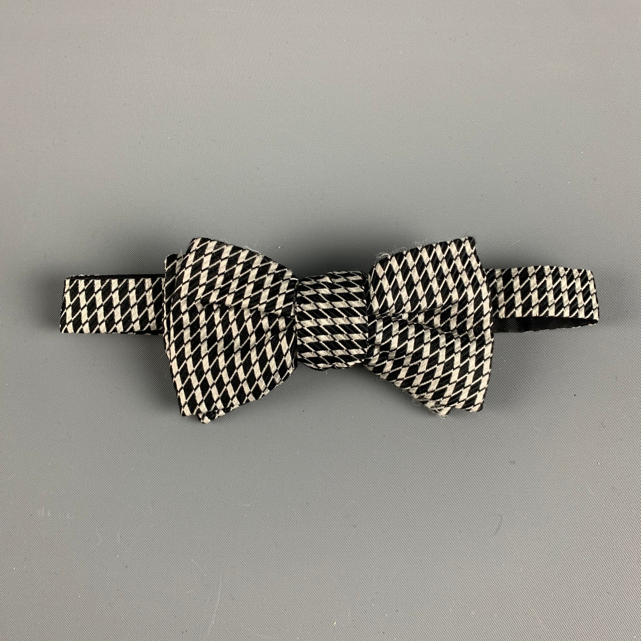 BRENDA KETT Black Ribbed Silk Bow Tie – Sui Generis Designer Consignment