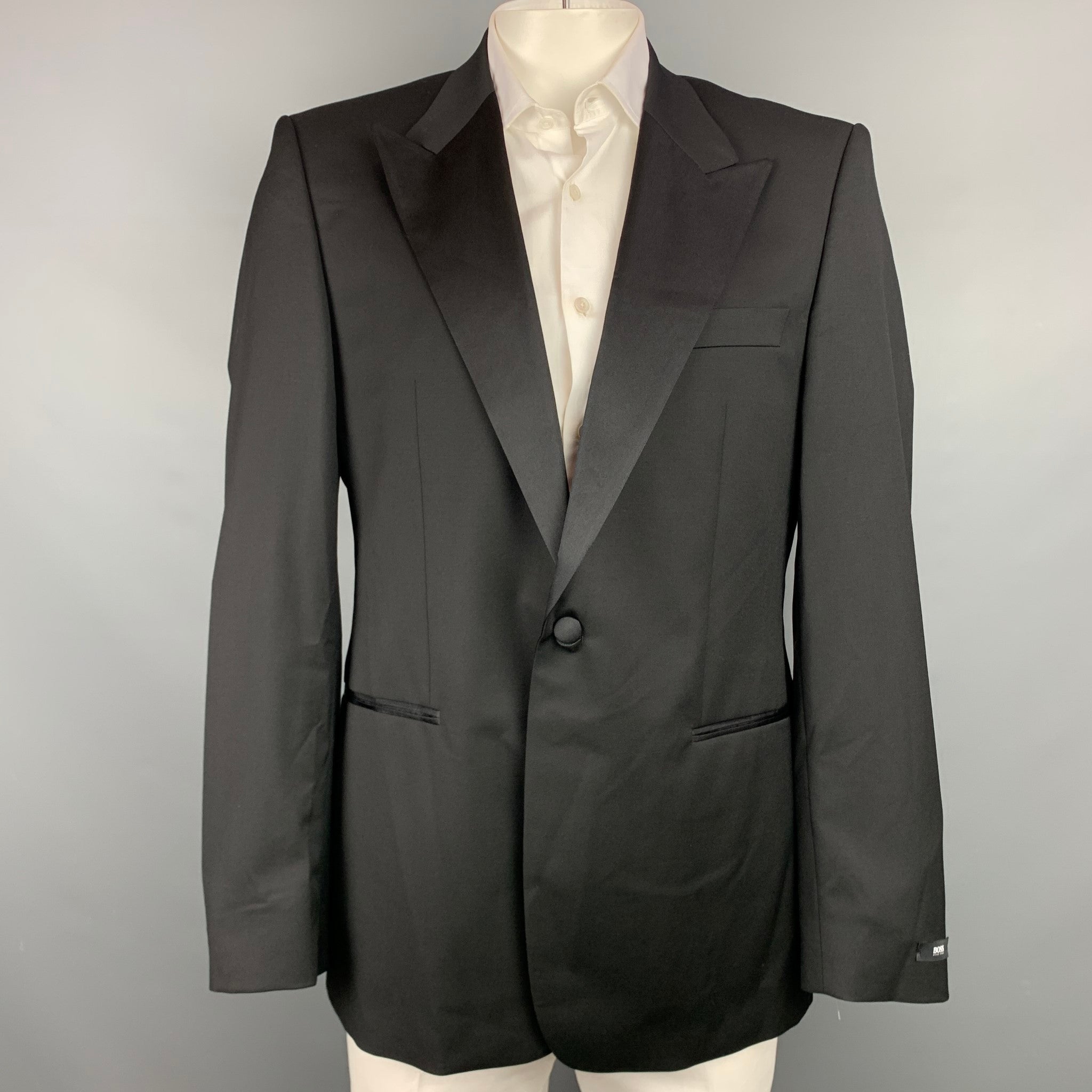 HUGO BOSS Size 44 Regular Black Wool Peak Lapel Sport Coat – Sui Generis  Designer Consignment