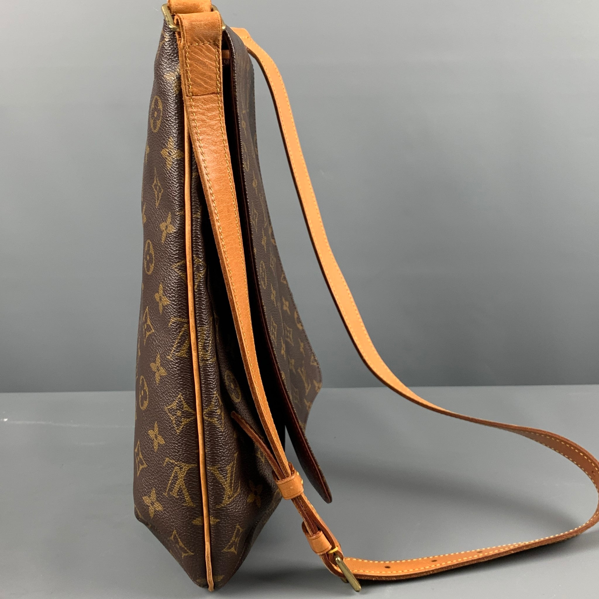 LONGCHAMP Mint Faux Leather Shoulder Bag – Sui Generis Designer Consignment