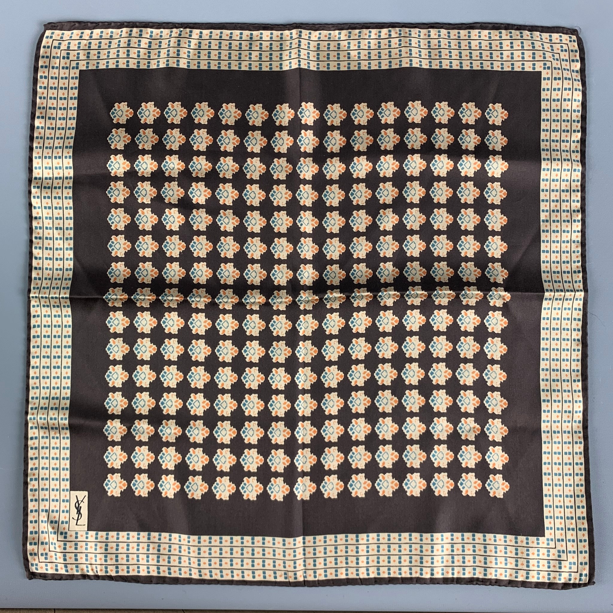 HERMES Red Blue Dots Silk Pocket Square – Sui Generis Designer