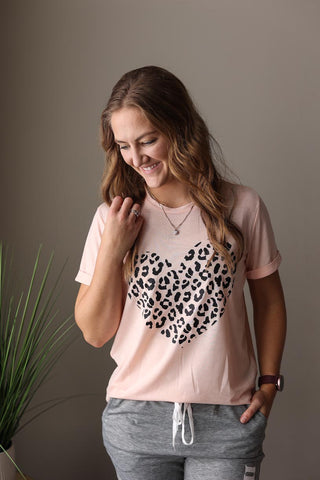 Pink Graphic Tee for Women's Casual Outfits Breast Cancer Awareness Tee Mom Outfits