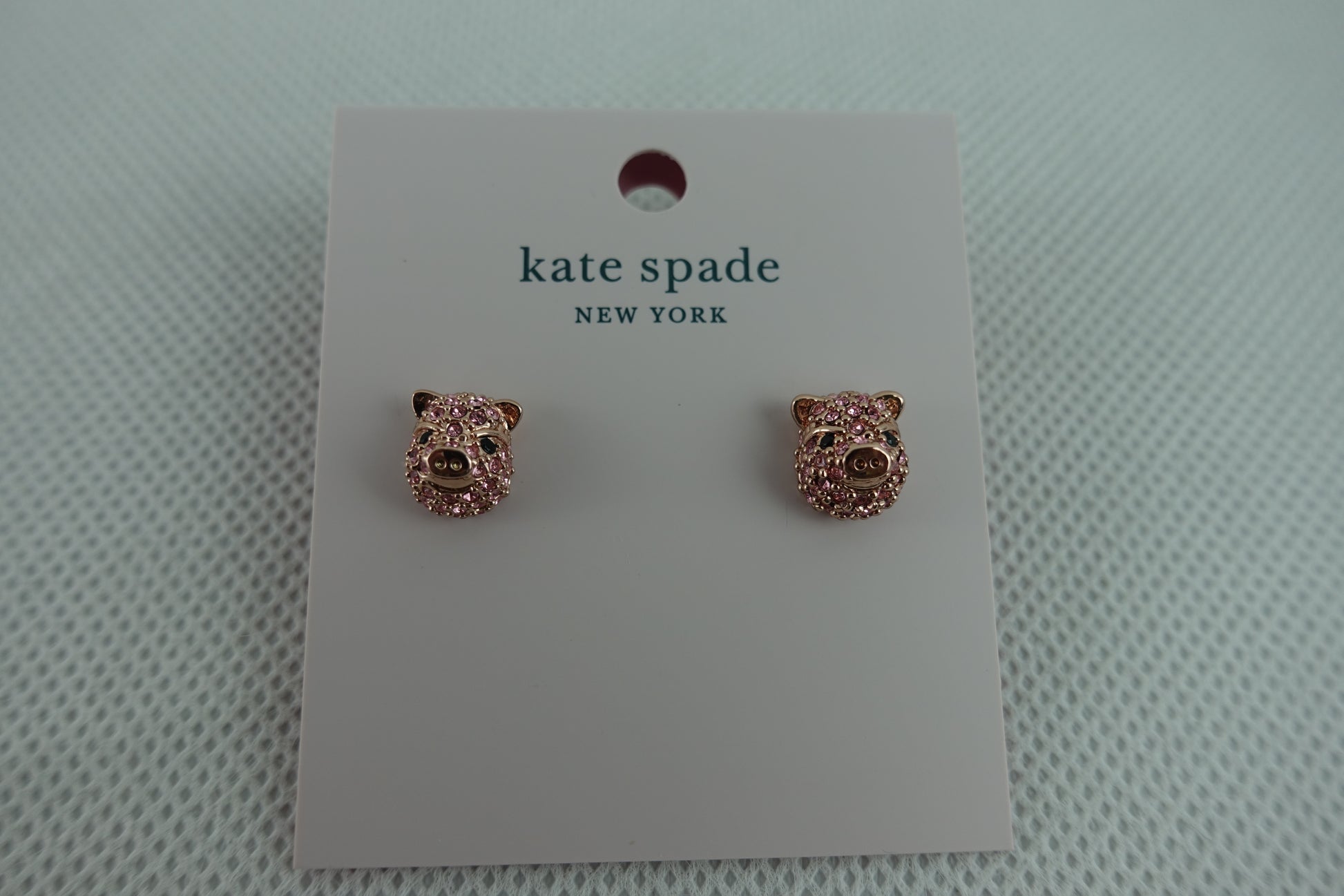 Desconfianza ligado Expresión Aretes Kate Spade Imagination Pave Pig Studs – illa Elite Fashion Suppliers