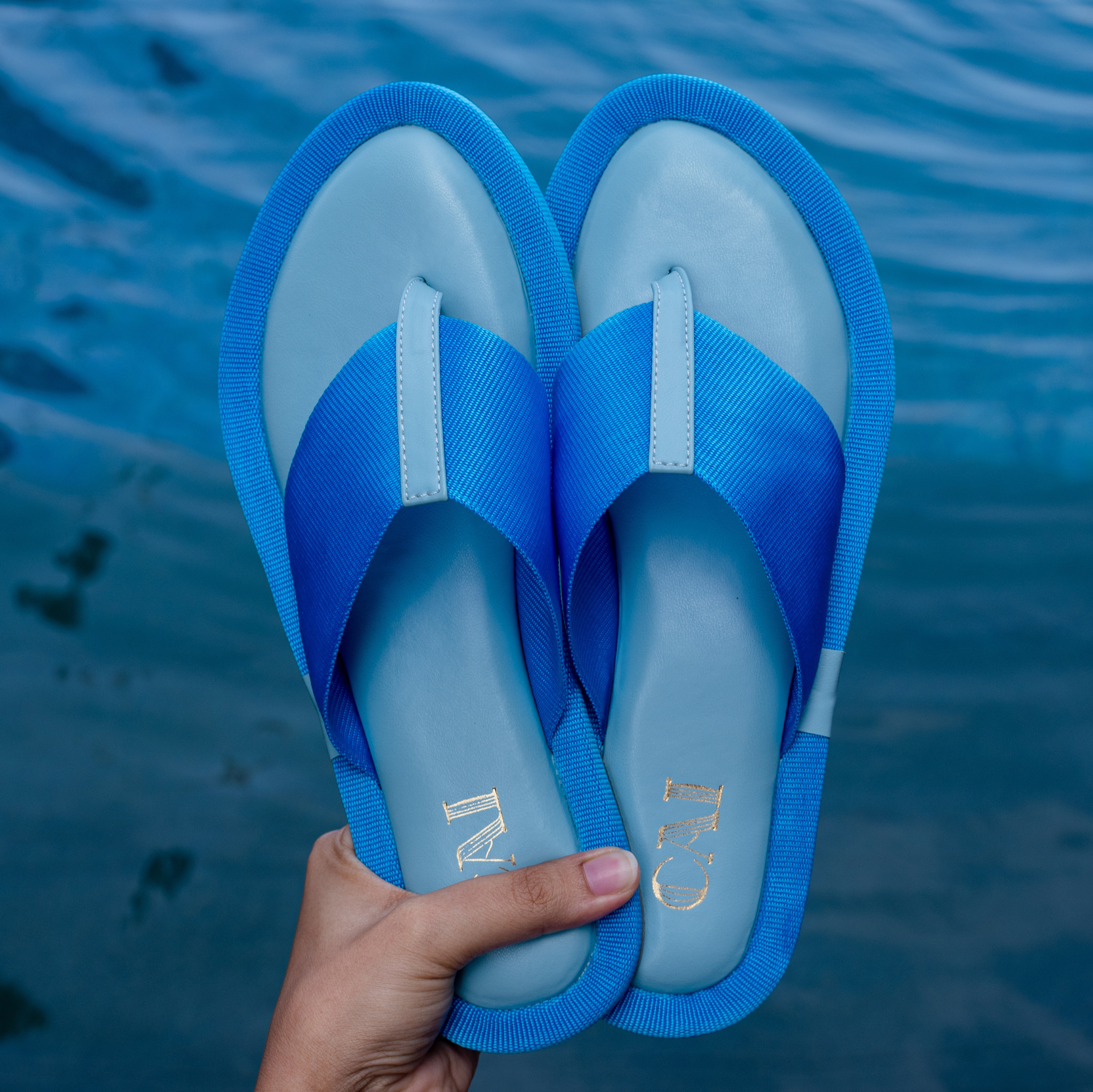 Aqua Dip Flats For Womens Online