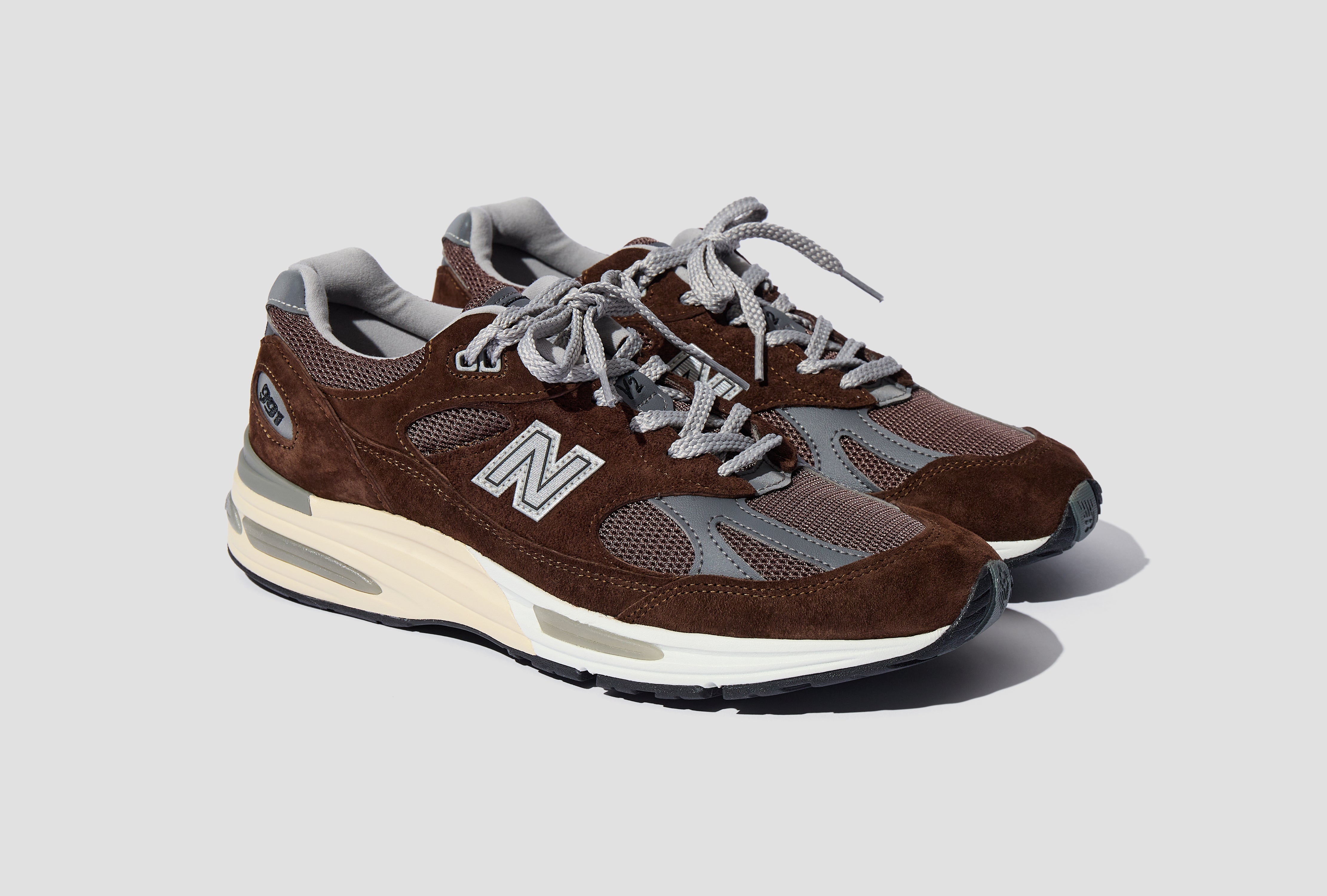 MADE IN UK 991V2 - PINECONE/BROWN U991BR2 - HARRESØ product image