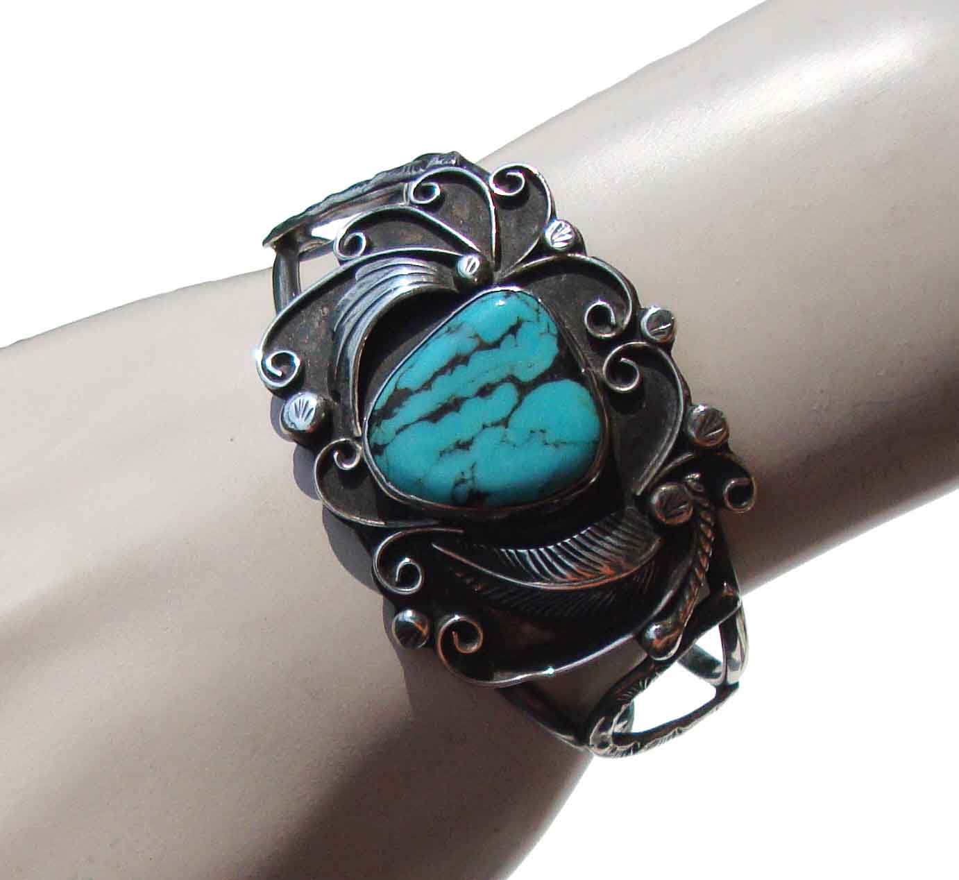Vintage Navajo Turquoise Sterling Silver Cuff Bracelet – Metro