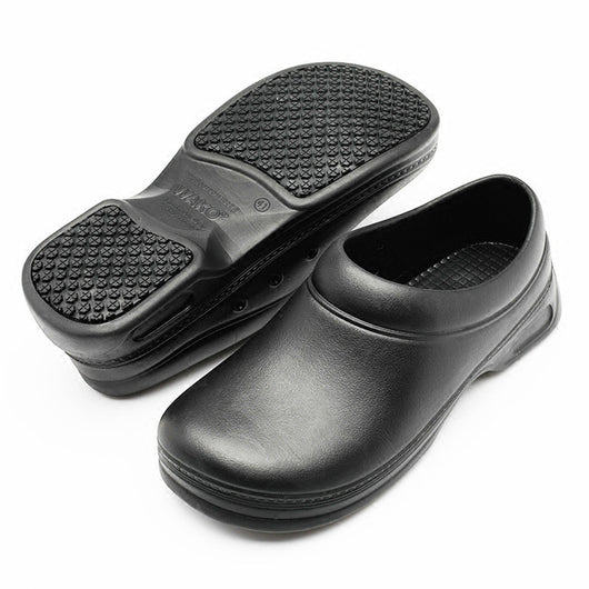 non skid clogs