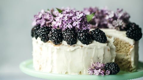 Cake with berries 