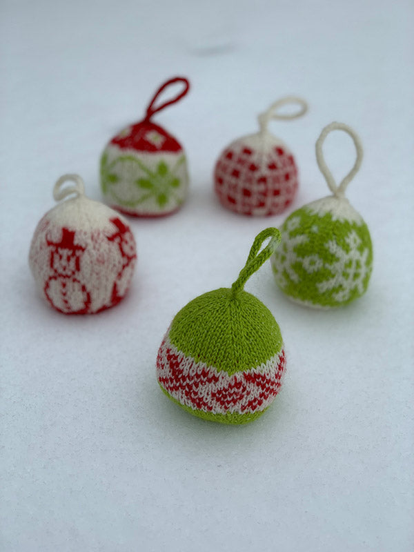 Arne & Carlos Christmas Ball Kits - yarn.bar