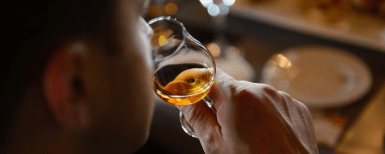 Tasting single malt whisky