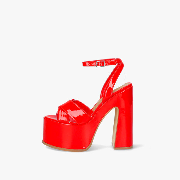 MAXI PLATAFORMAS Etiquetado "zapatillas rojas charol"– SCHUTIQUE SHOES