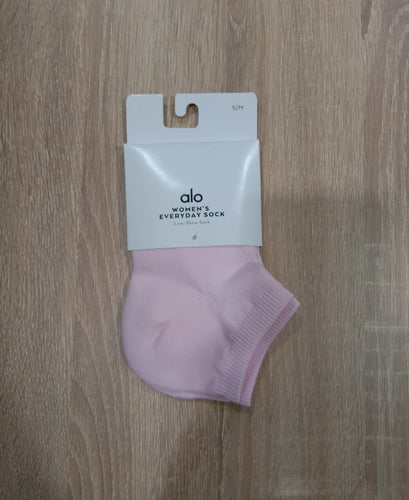 ALO Yoga, Accessories, Nwt Alo Yoga Womens Scrunch Socks Ml Gravel Sealed