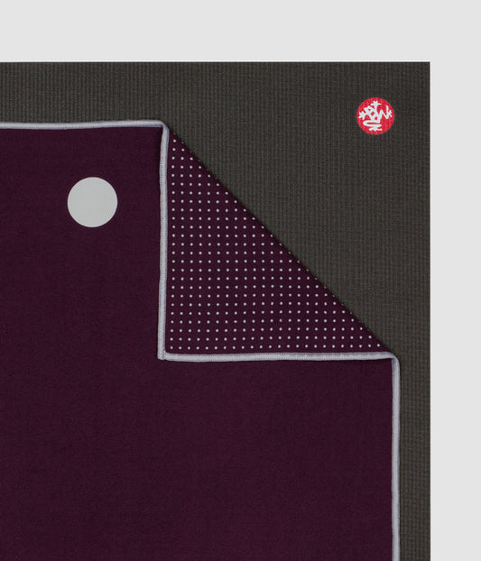 Manduka Yogitoes® 71 Yoga Mat Towel - Deep Sea – Soulcielite