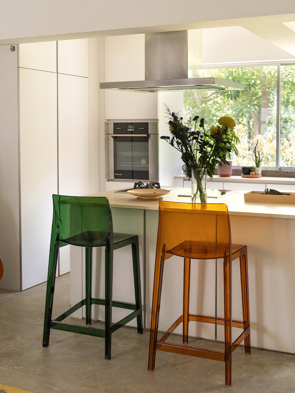 open-kitchen-space-two-chairs