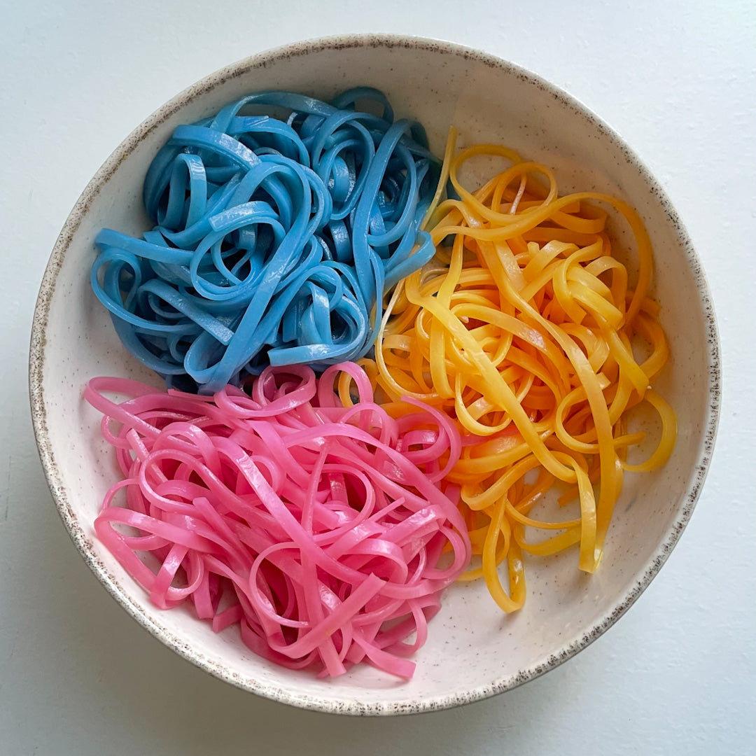 Rice noodles colored with superfood powders