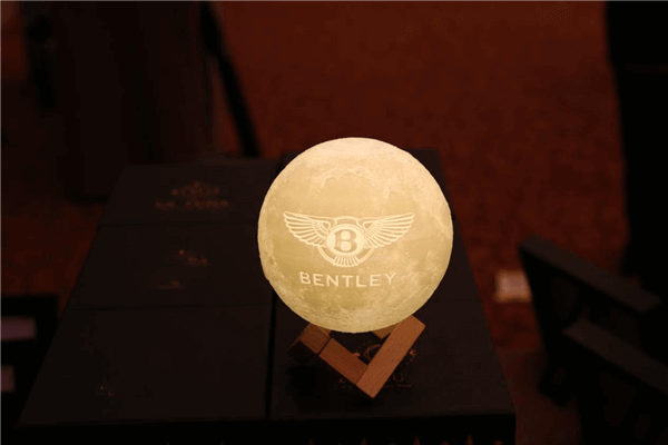 Bentley moon lamp