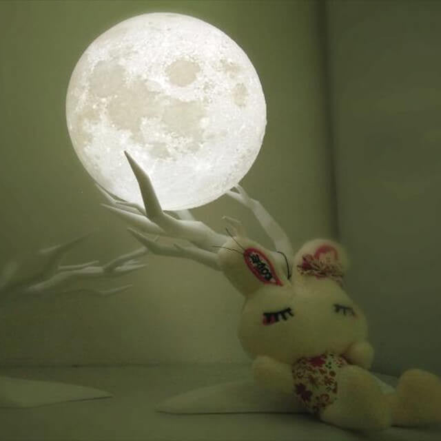 3D printing moon lamp in bedroom - lunar lamps