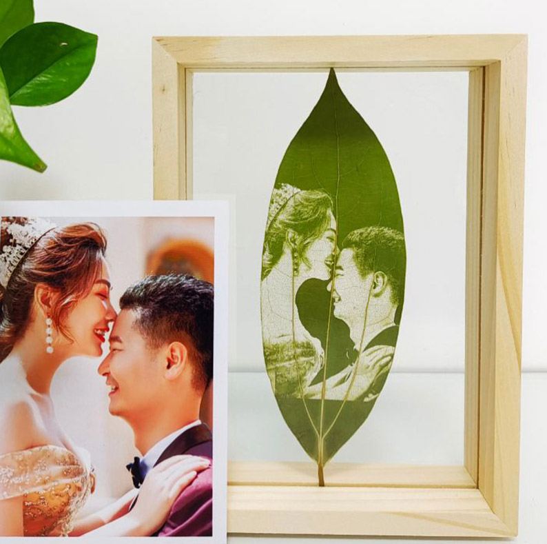 custom leaf carving for couple